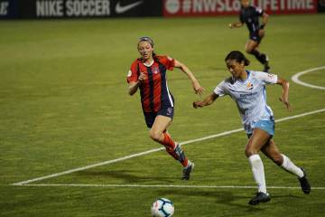 西班牙队长罗德里，世界顶级后腰却热衷慈善，女友是牙医穿搭朴素（配图示意）